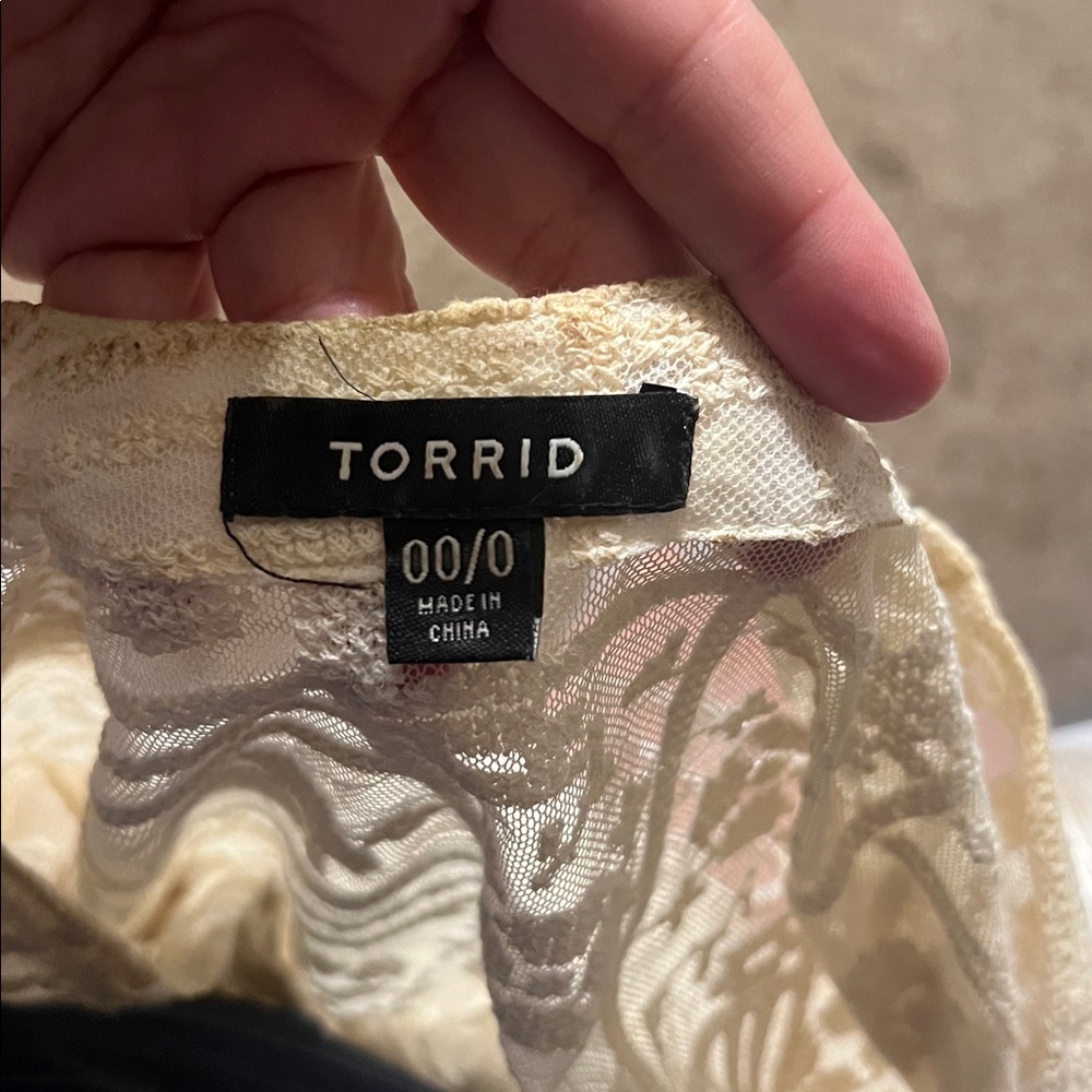 Torrid cream gorgeous lace short sleeve top with fringe detail - Picture 7 of 8